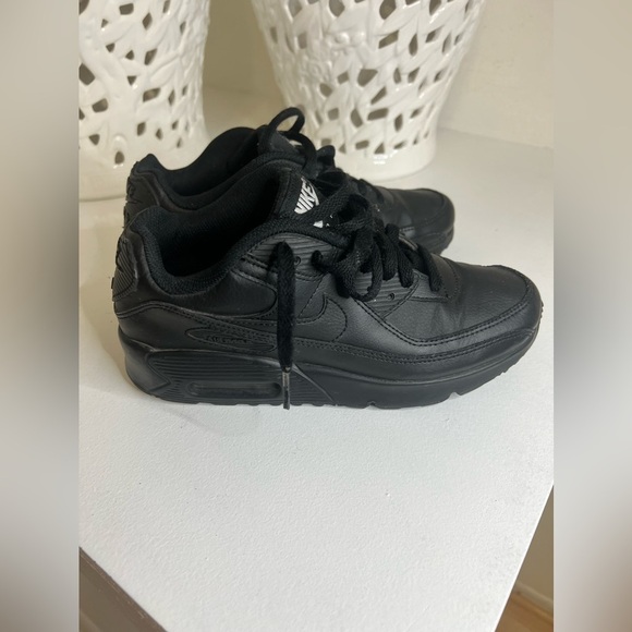 NIKE AIR MAX BLACK SIZE 6 Y - Picture 3 of 8